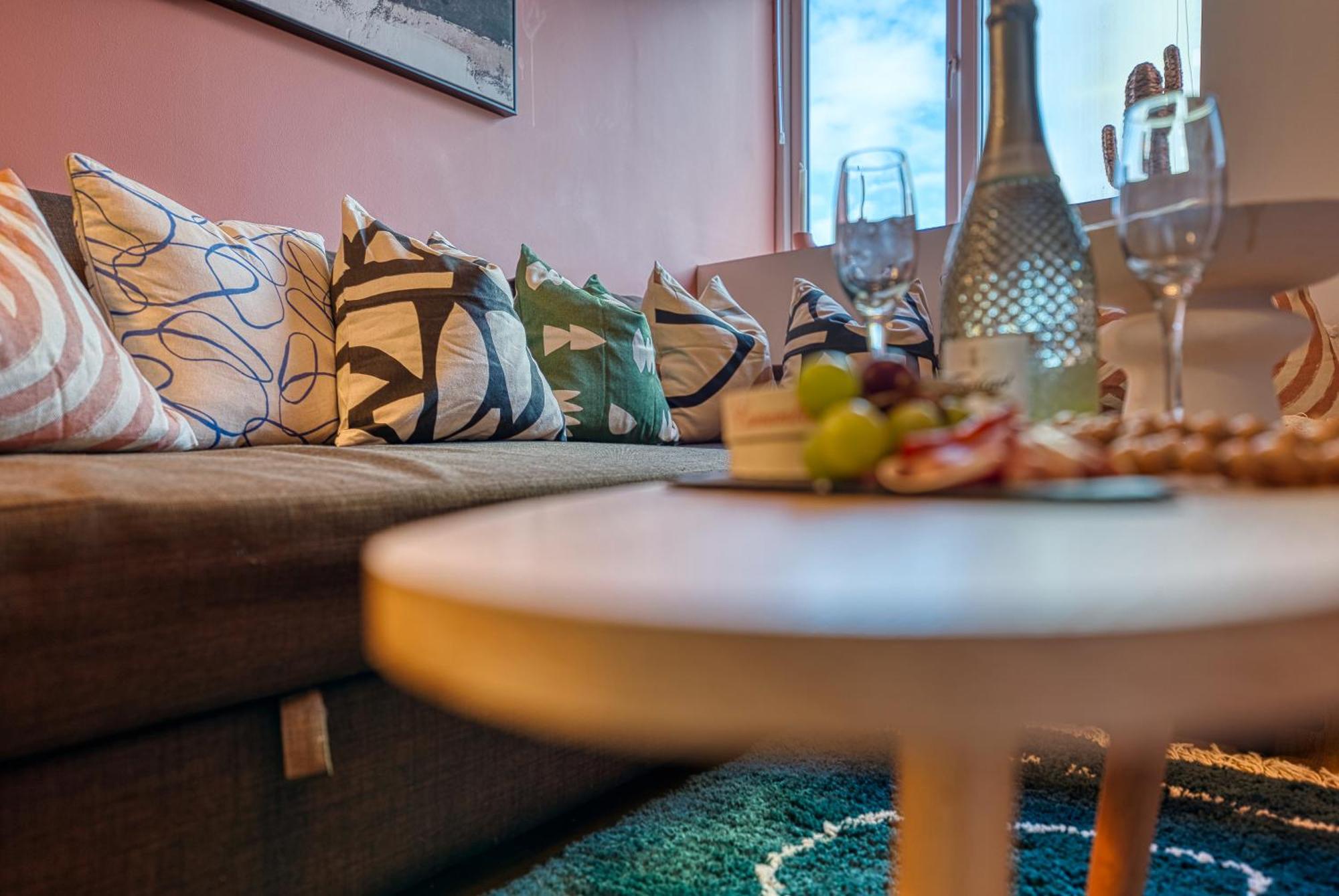 2-Bedroom Stunning, Stylish & Central City Apartment, Spacious, Sleeps 6, With On-Site Parking - Near Gunwharf Quays & Beach - By Blue Puffin Stays Portsmouth Ngoại thất bức ảnh