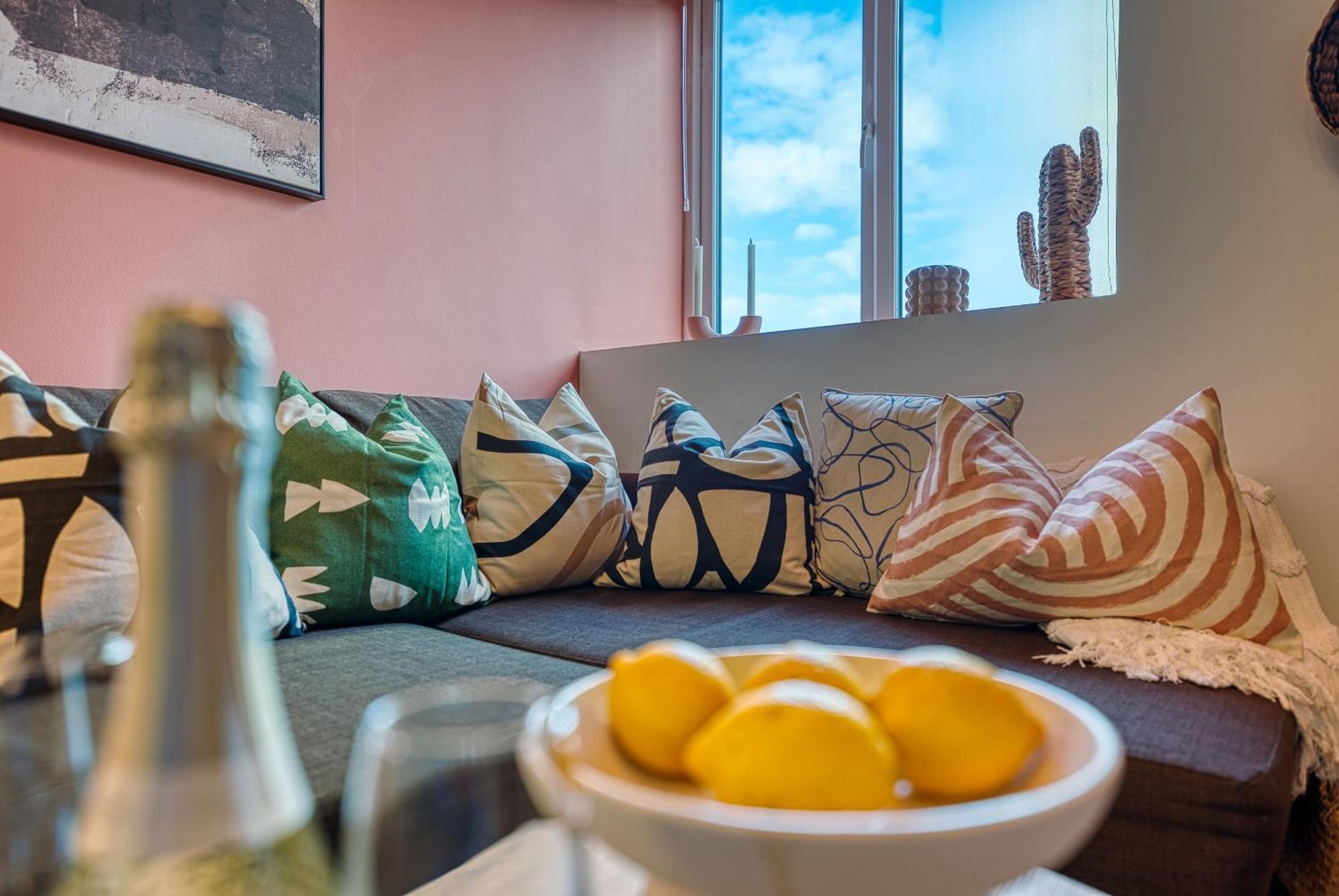 2-Bedroom Stunning, Stylish & Central City Apartment, Spacious, Sleeps 6, With On-Site Parking - Near Gunwharf Quays & Beach - By Blue Puffin Stays Portsmouth Ngoại thất bức ảnh