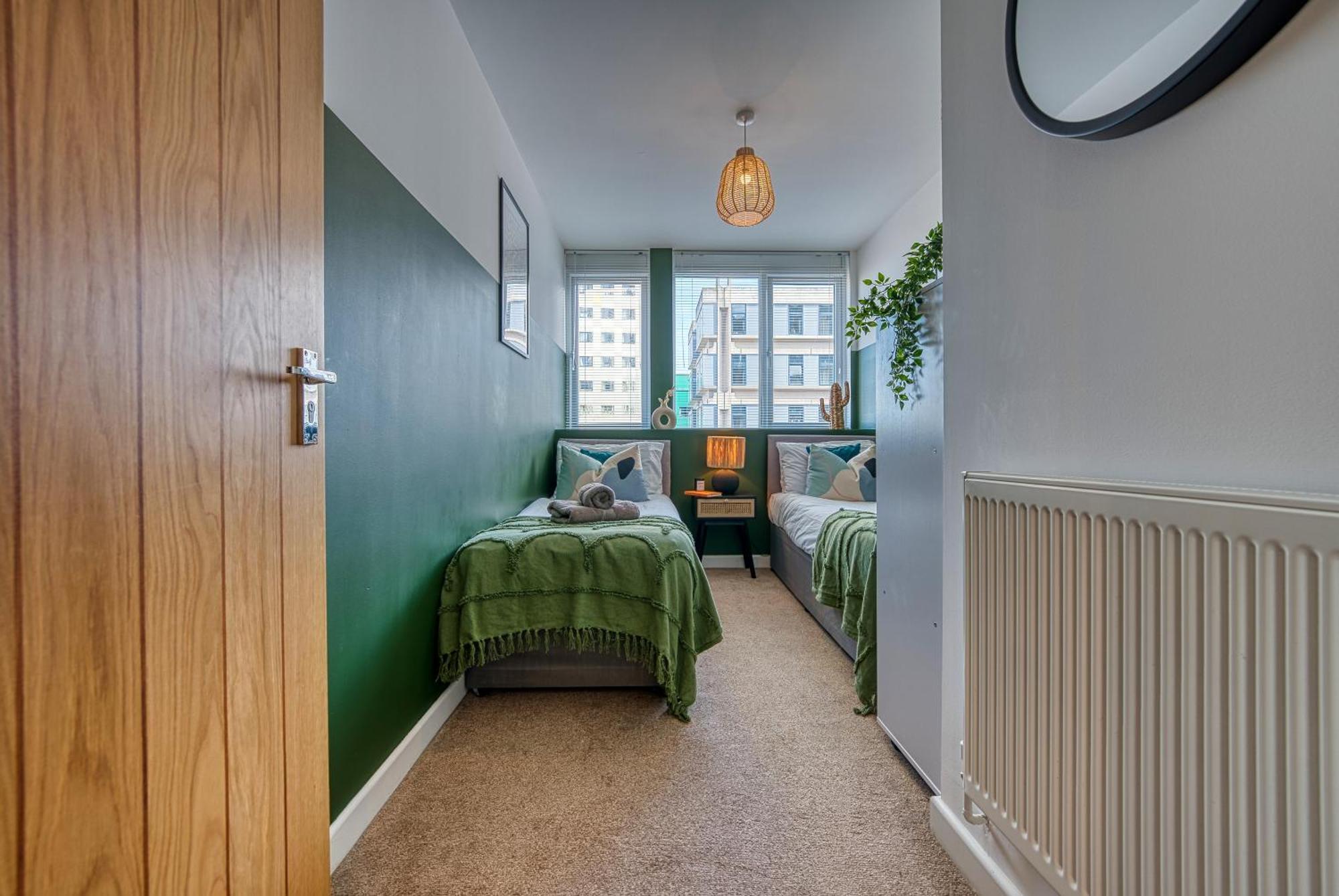 2-Bedroom Stunning, Stylish & Central City Apartment, Spacious, Sleeps 6, With On-Site Parking - Near Gunwharf Quays & Beach - By Blue Puffin Stays Portsmouth Ngoại thất bức ảnh